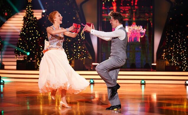 Anna Ermakova und Valentin Lusin in der Weihnachtsshow. Foto: RTL / Rolf Baumgartner