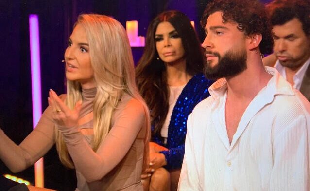 Umut und Emma beim "Temptation Island"-Wiedersehen Ende 2023. Foto: Screenshot: RTL+