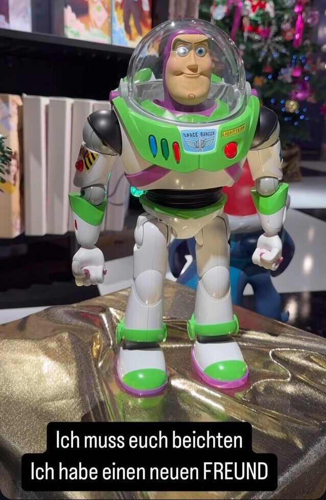 Sam Dylan kann gar nicht genug von Buzz Lightyear bekommen.Foto: Instagram/ houseofdylan