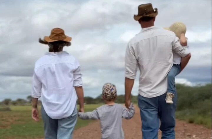 Die Familie kehrt Namibia den Rücken.  © Instagram/Screenshots/annaheiser