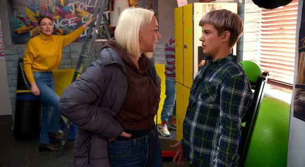 Nach dem Angriff auf Joe ist für Peggy klar: Indira steckt dahinter. Wütend kündigt sie Konsequenzen an. Joe will es nicht wahrhaben. Peggy verspricht, sich zurückzuhalten – doch in ihr brodelt der Zorn. Sie will Indira das Handwerk legen. Nach dem Angriff auf Joe ist für Peggy klar: Indira steckt dahinter. Wütend kündigt sie Konsequenzen an. Joe will es nicht wahrhaben. Peggy verspricht, sich zurückzuhalten – doch in ihr brodelt der Zorn. Sie will Indira das Handwerk legen.