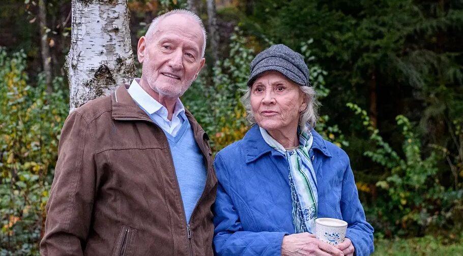 Hildegard und Alfons Sonnbichler werden bei „Sturm der Liebe“ gefeiert. Foto: ARD/WDR/Christof Arnold Hildegard und Alfons Sonnbichler werden bei „Sturm der Liebe“ gefeiert. Foto: ARD/WDR/Christof Arnold