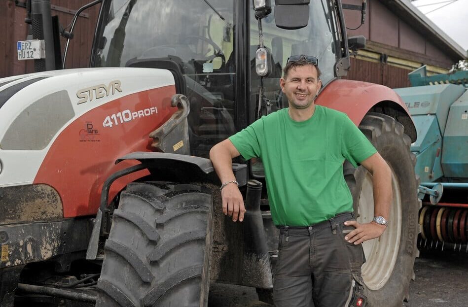 Der gelernte Landwirt lebt und arbeitet mit seinen Eltern auf dem heimischen Hof - ein Familienbetrieb mit Herz und Tradition.  © Sven Gleisberg Der gelernte Landwirt lebt und arbeitet mit seinen Eltern auf dem heimischen Hof - ein Familienbetrieb mit Herz und Tradition.  © Sven Gleisberg