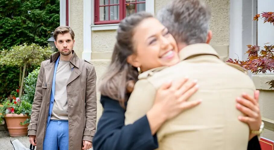 „Sturm der Liebe“-Stars privat: SIE zeigen sich jetzt knutschend bei Instagram „Sturm der Liebe“-Stars privat: SIE zeigen sich jetzt knutschend bei Instagram